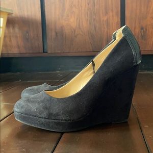 Black wedges